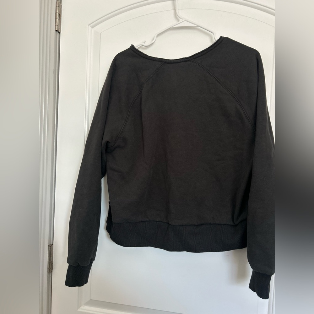 Vuori Women's Black V-Notch Pullover Sweatshirt Size Large Athleisure Cozy Chic - Picture 5 of 8